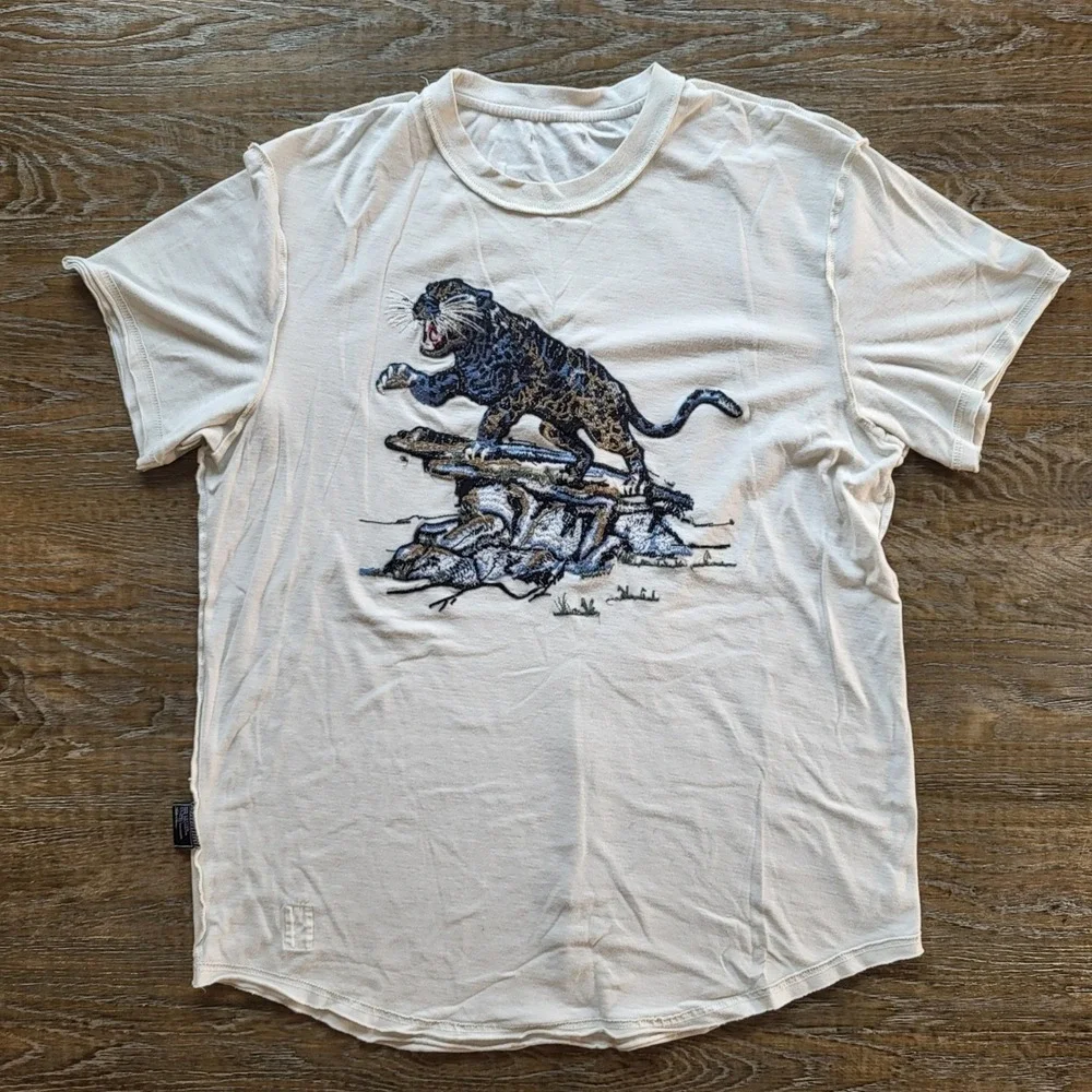 AKOO Mens XL Cream T-Shirt Embroidered Panther Graphic Raw Edge Curved Hem Tee